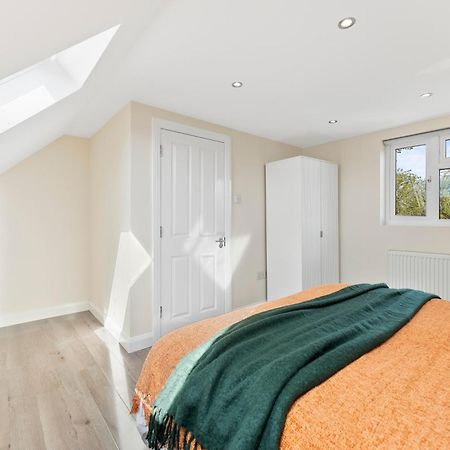 Stylish Wembley Gem - Parking -Sleeps 14 Londres Exterior foto
