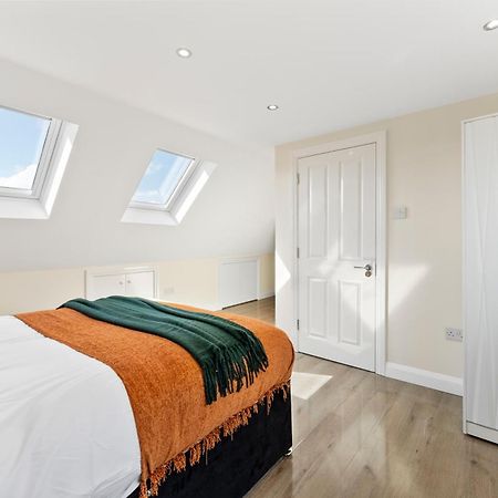 Stylish Wembley Gem - Parking -Sleeps 14 Londres Exterior foto