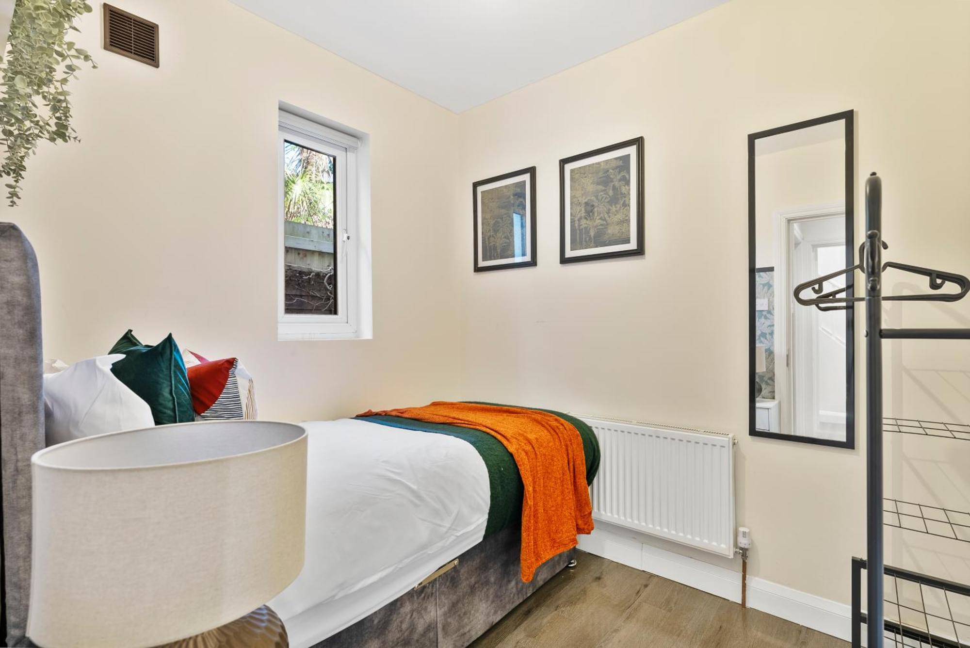 Stylish Wembley Gem - Parking -Sleeps 14 Londres Exterior foto