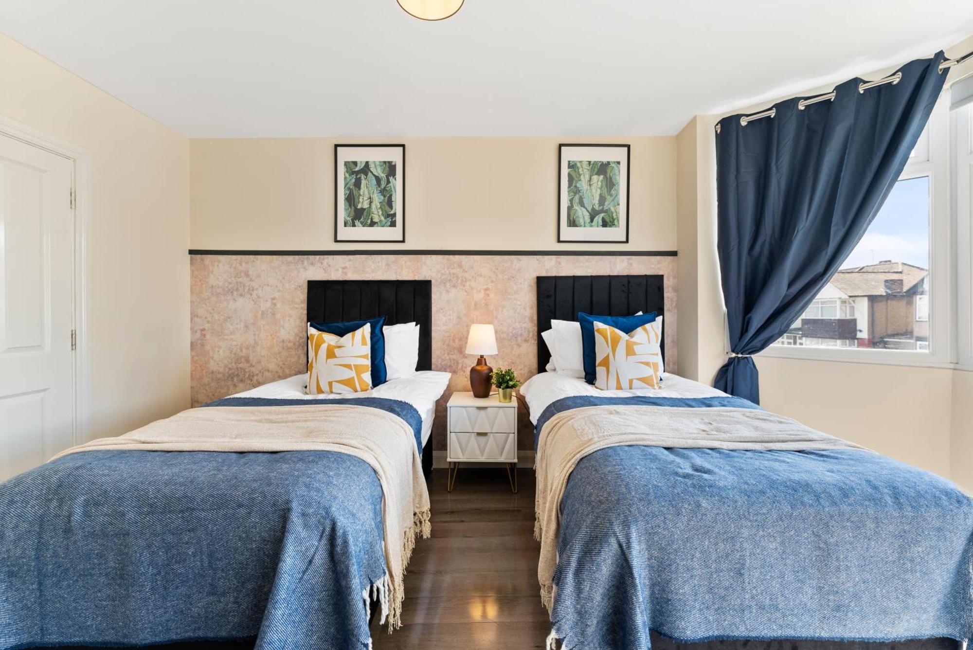 Stylish Wembley Gem - Parking -Sleeps 14 Londres Exterior foto