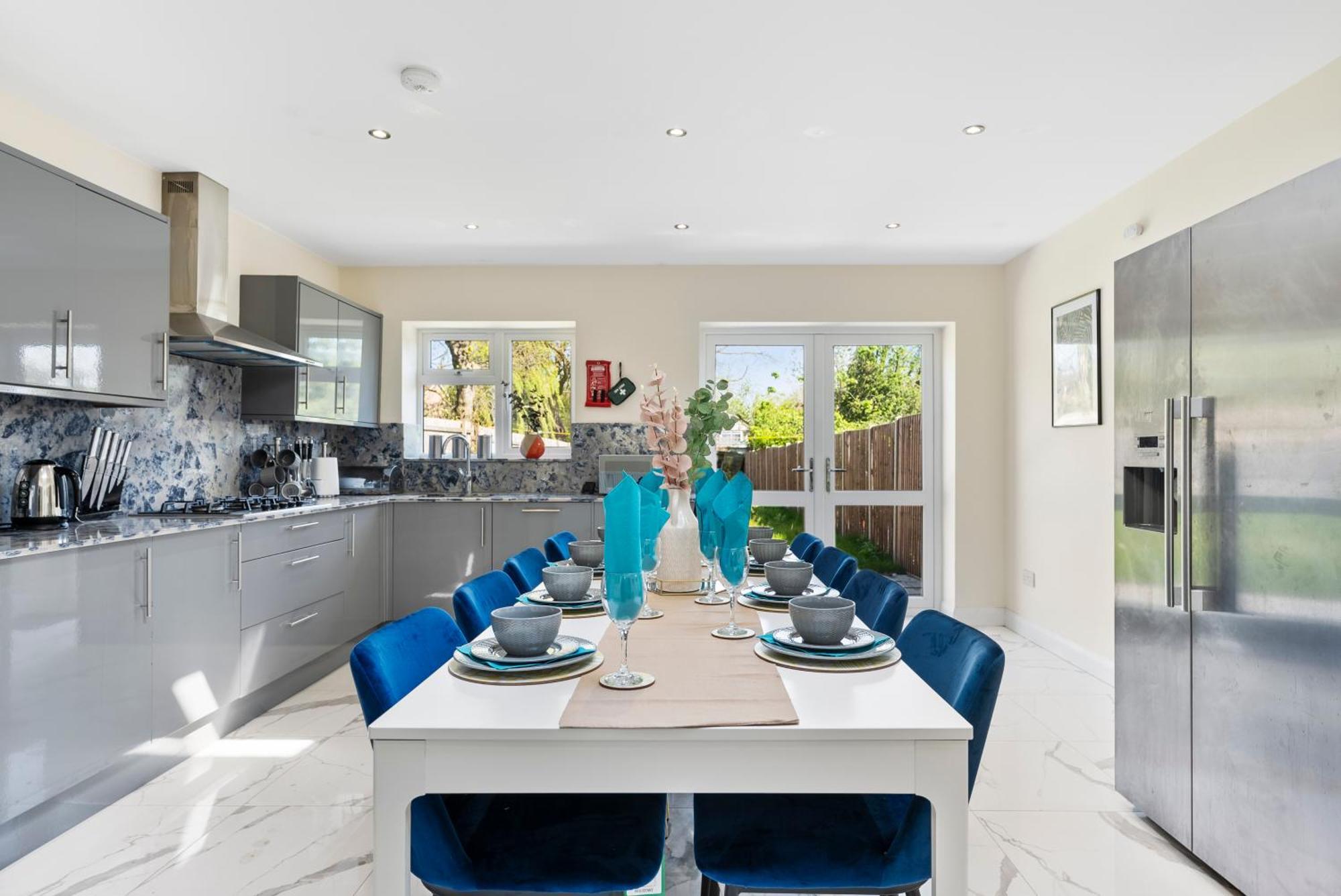 Stylish Wembley Gem - Parking -Sleeps 14 Londres Exterior foto