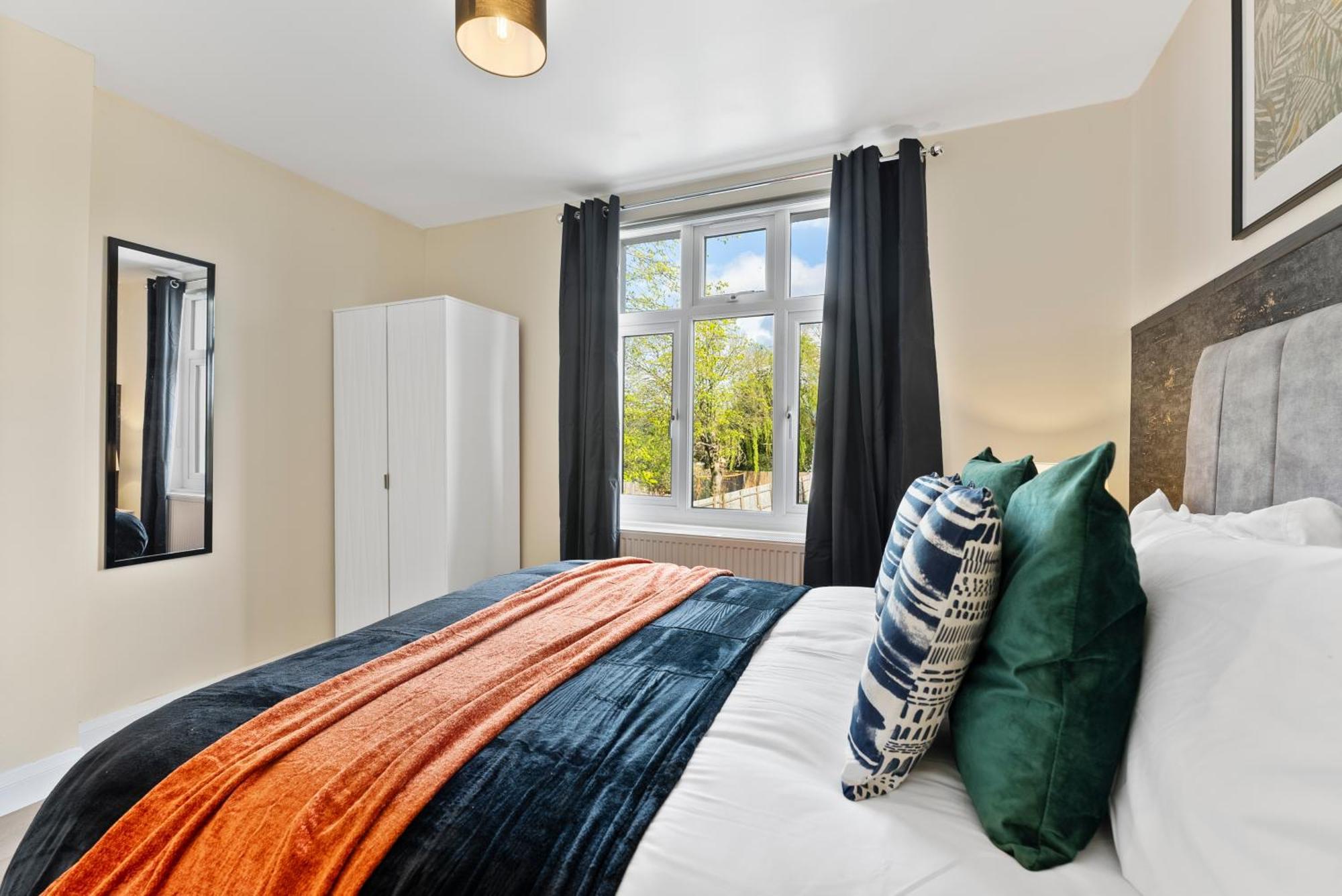 Stylish Wembley Gem - Parking -Sleeps 14 Londres Exterior foto
