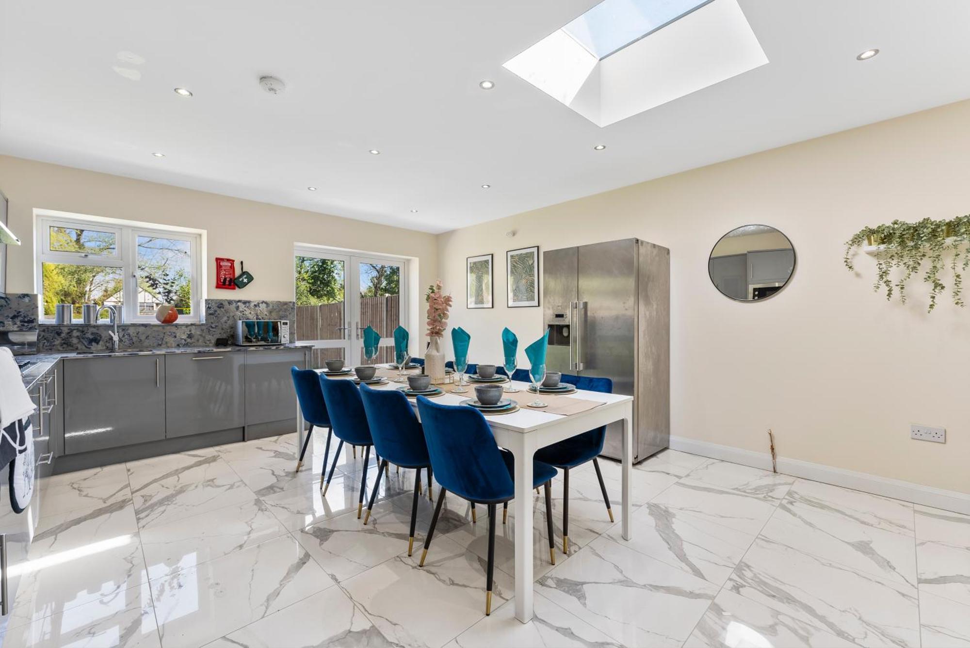 Stylish Wembley Gem - Parking -Sleeps 14 Londres Exterior foto