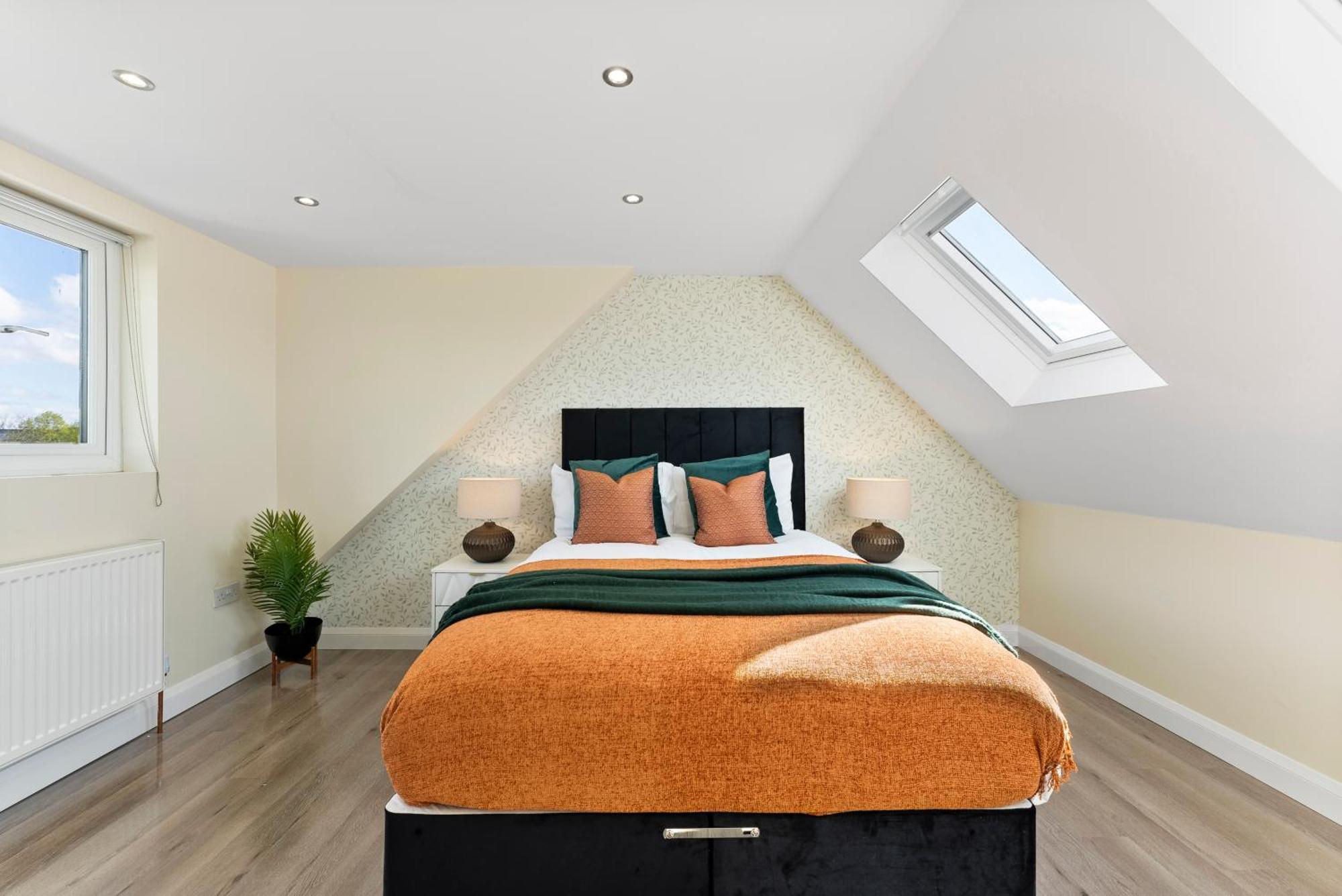 Stylish Wembley Gem - Parking -Sleeps 14 Londres Exterior foto