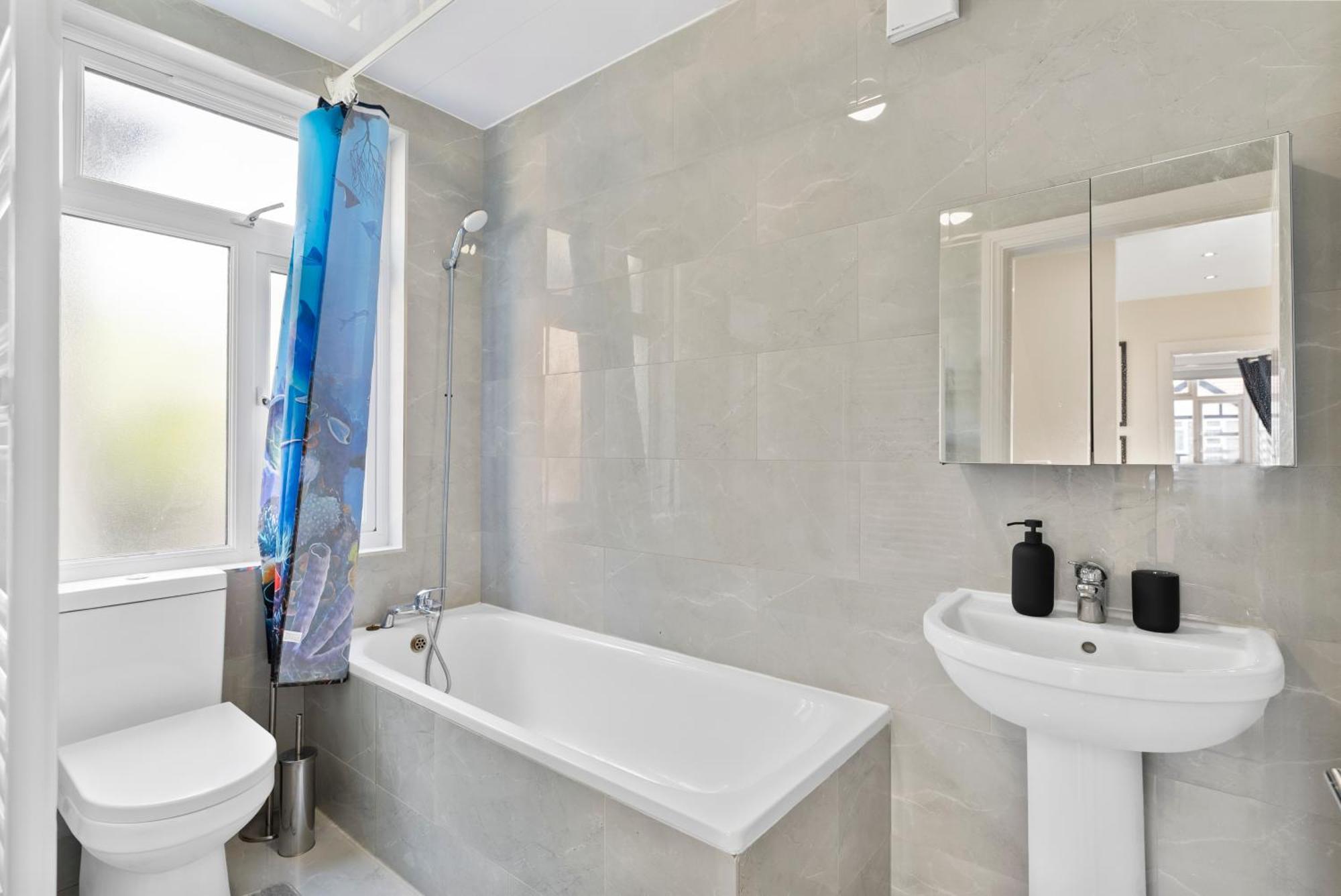 Stylish Wembley Gem - Parking -Sleeps 14 Londres Exterior foto