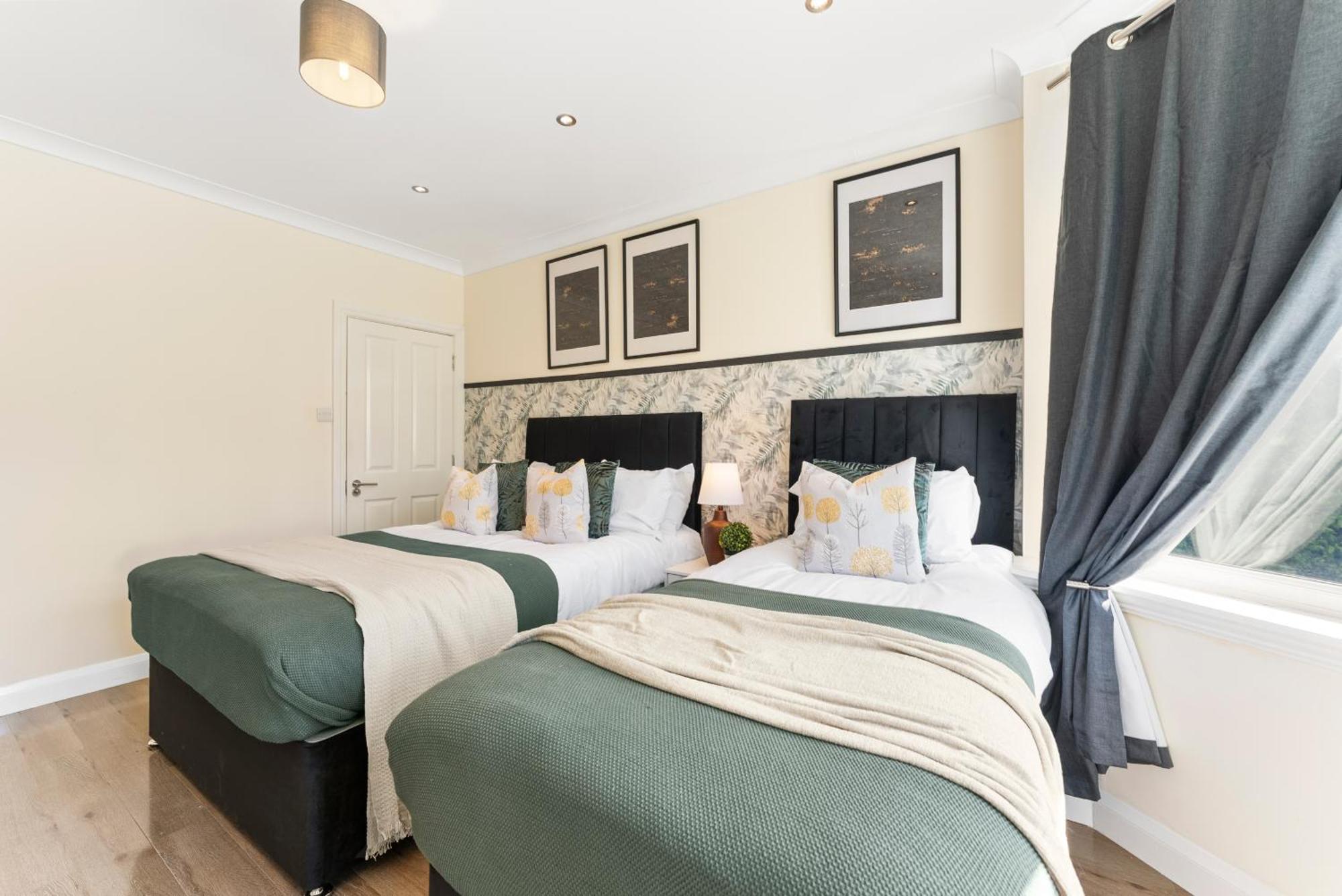 Stylish Wembley Gem - Parking -Sleeps 14 Londres Exterior foto