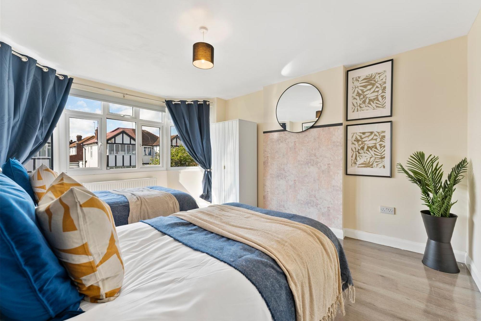 Stylish Wembley Gem - Parking -Sleeps 14 Londres Exterior foto