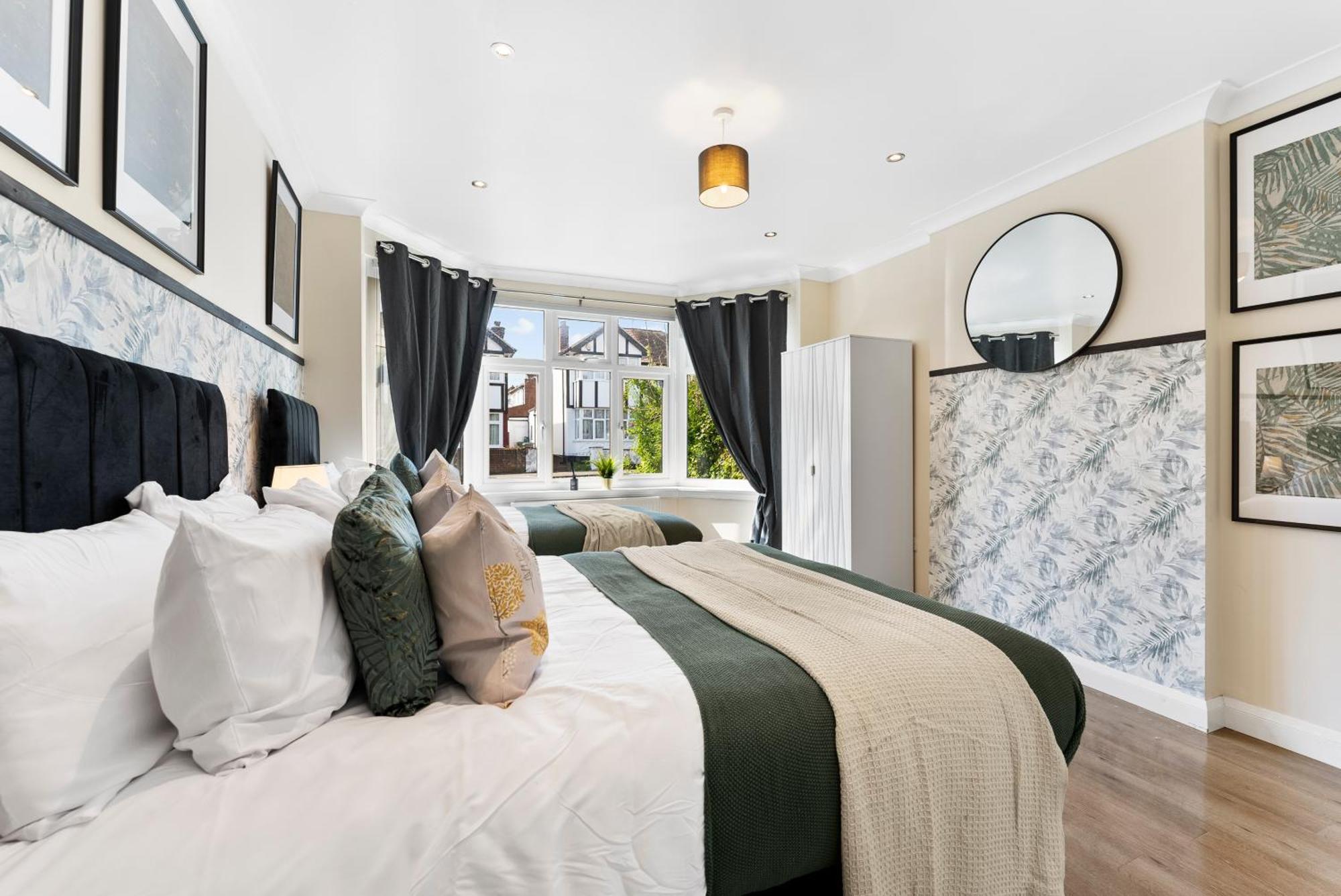 Stylish Wembley Gem - Parking -Sleeps 14 Londres Exterior foto