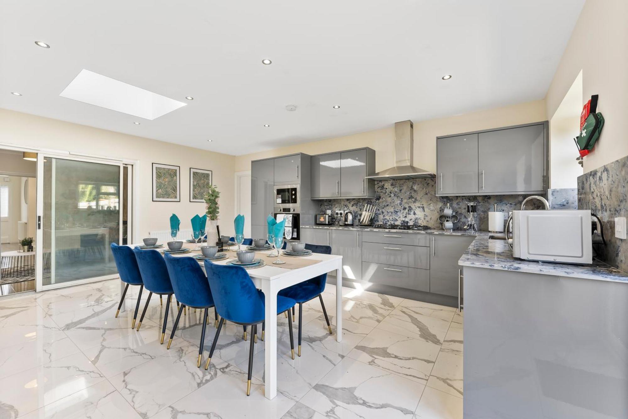 Stylish Wembley Gem - Parking -Sleeps 14 Londres Exterior foto