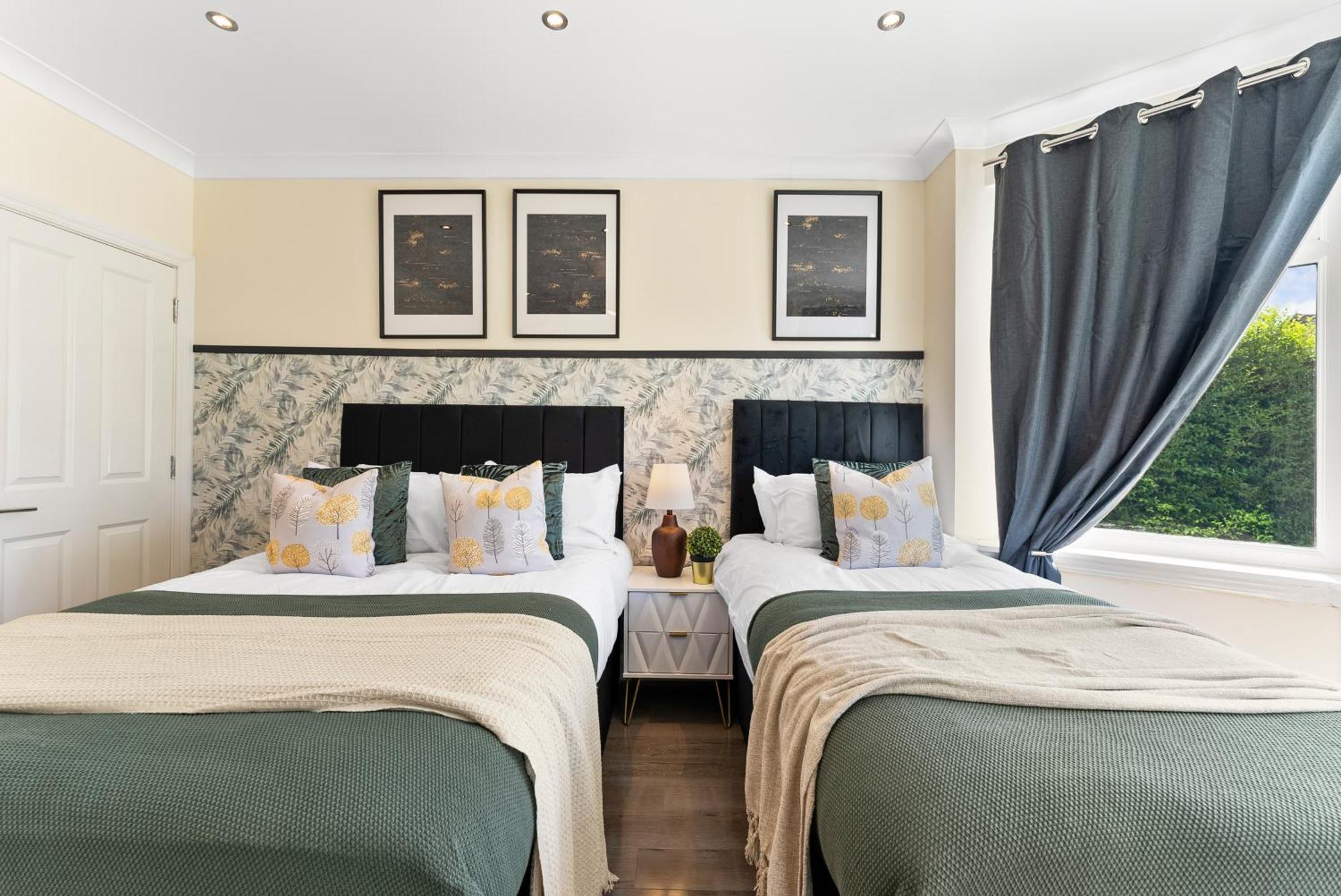 Stylish Wembley Gem - Parking -Sleeps 14 Londres Exterior foto