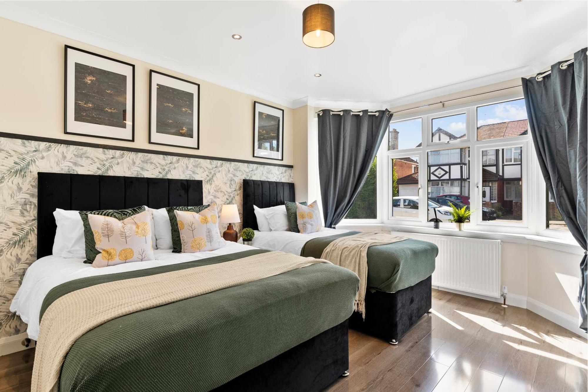 Stylish Wembley Gem - Parking -Sleeps 14 Londres Exterior foto